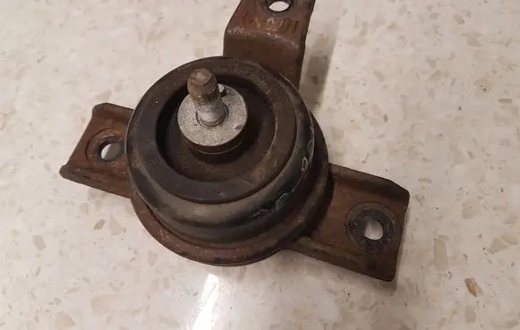 Hyundai Santa Fe Engine mount bracket