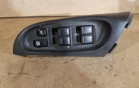 Nissan Almera N16 Electric window control switch