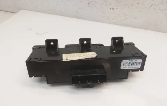 Hyundai ix35 Seat heating switch 933102Y100 846202Y150