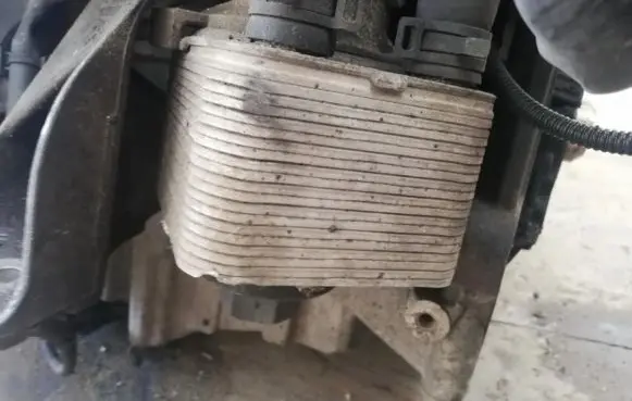 Engine oil radiator