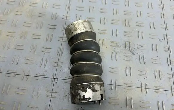 BMW 5 F10 F11 Intercooler hose/pipe 8513451
