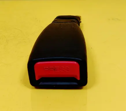Front seatbelt buckle