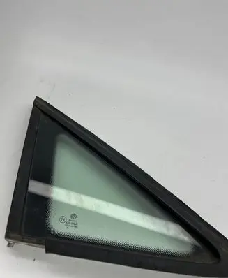 Volkswagen Touran I Rear side window 43R00048
