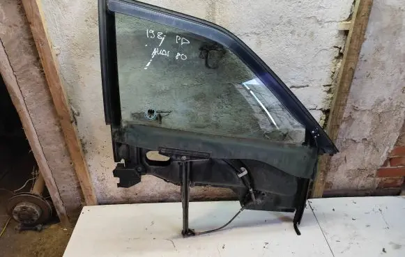Audi 80 90 B3 Front door window/glass frame 
