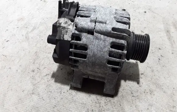 Ford Kuga II Generator/alternator AV6N10300MD