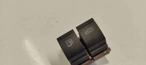 Volkswagen PASSAT B6 Fuel tank opening switch 3C0959903