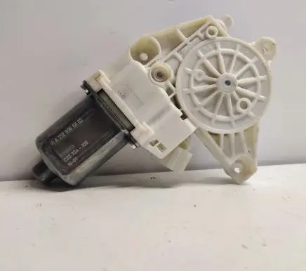 Mercedes-Benz E W212 Front door window regulator motor A2129066802