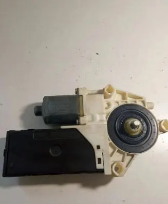 Renault Laguna III Rear door window regulator motor 0130822330