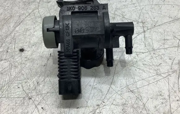 Audi A4 S4 B8 8K Vacuum valve 1K0906283A