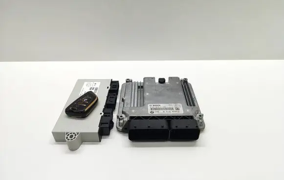 BMW 5 F10 F11 Engine ECU kit and lock set 8518479 851847901 0281018611