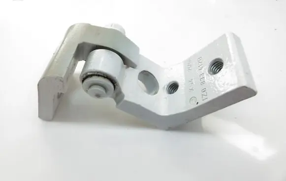 Skoda Octavia Mk2 (1Z) Rear door lower hinge 1Z0833412B
