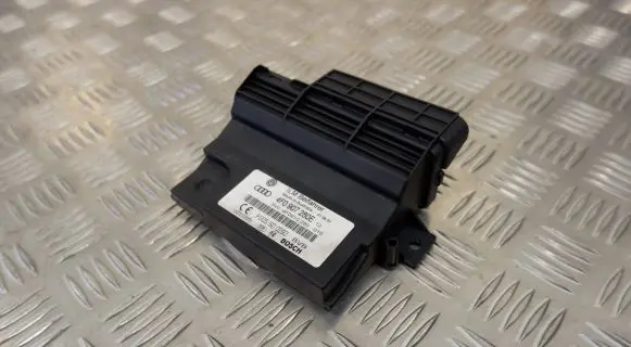 Audi Q7 4L Power management control unit 4F0907280E 4F0910280
