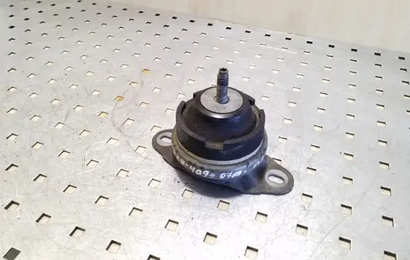 Peugeot 407 Engine mount bracket