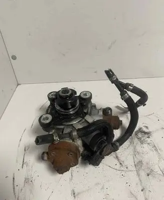 Volvo V70 Fuel injection high pressure pump 31272896 0445010618