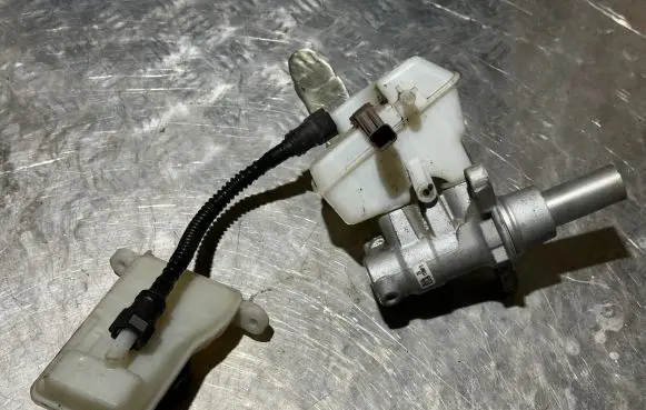 Peugeot 308 Master brake cylinder 03350890841