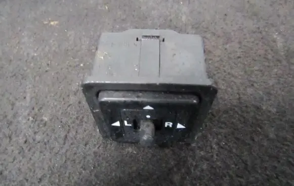 Mitsubishi Space Runner Wing mirror switch 2775