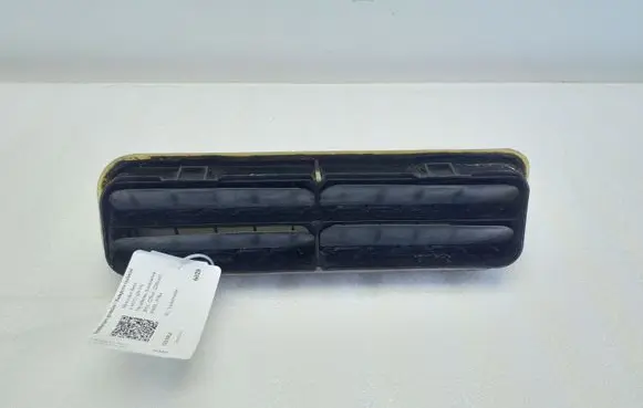 Quarter panel pressure vent