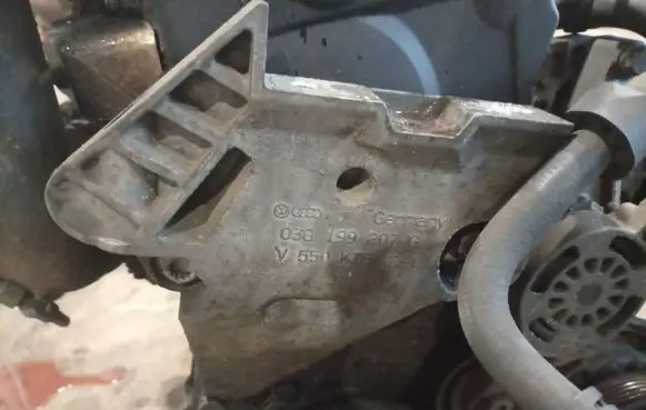 Skoda Octavia Mk2 (1Z) Engine mounting bracket 03G199207G