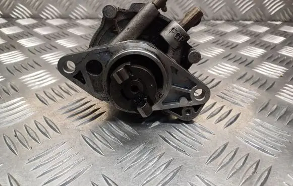 Opel Astra H Vacuum pump 55193232