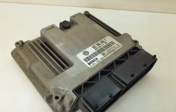 Volkswagen Touran I Engine control unit/module 03C906056F 100908010