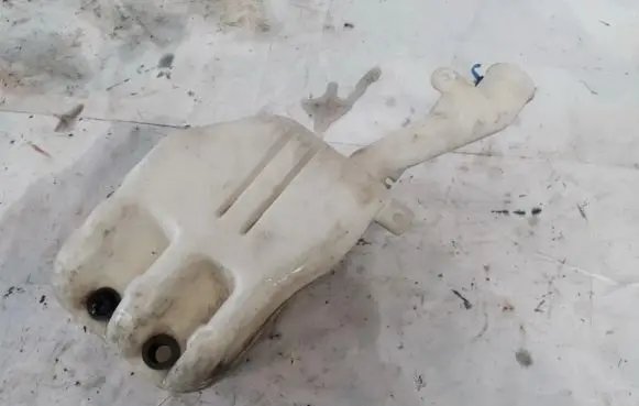 Honda Civic Windshield washer fluid reservoir/tank