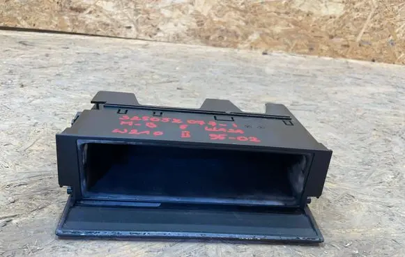 Mercedes-Benz E W210 Glove box 2106830091 S2505Z077-I