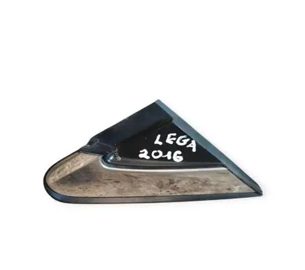 Subaru Legacy Fender end trim 