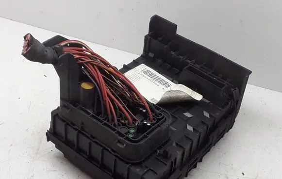 Volkswagen Touran II Fuse module 1235500469E 1K0937804Q