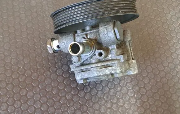 Peugeot 4007 Power steering pump