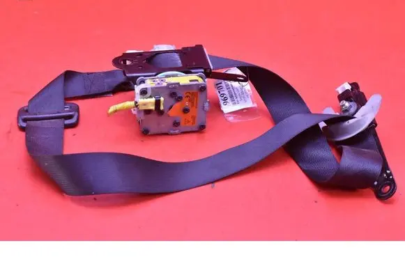 Toyota Corolla Verso E110 Front seatbelt 73210-0F053