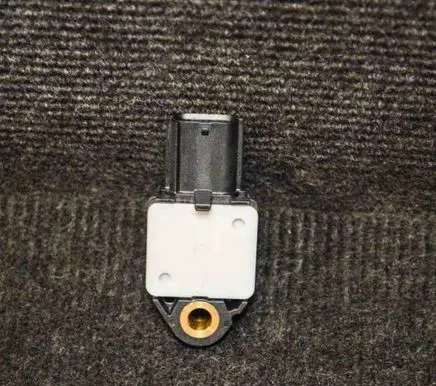 Toyota Verso-S Airbag deployment crash/impact sensor 8983105020