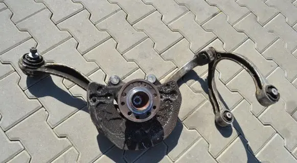 Mercedes-Benz E W213 Front wheel hub spindle knuckle A0004213520