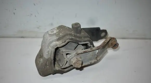 Volvo S60 Engine mount bracket 30671219