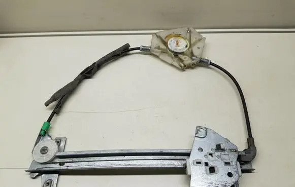 Volvo S40, V40 Rear window lifting mechanism without motor Does Not Apply