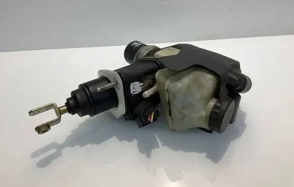 Mercedes-Benz E W211 Master brake cylinder 0004300712 A0004300712