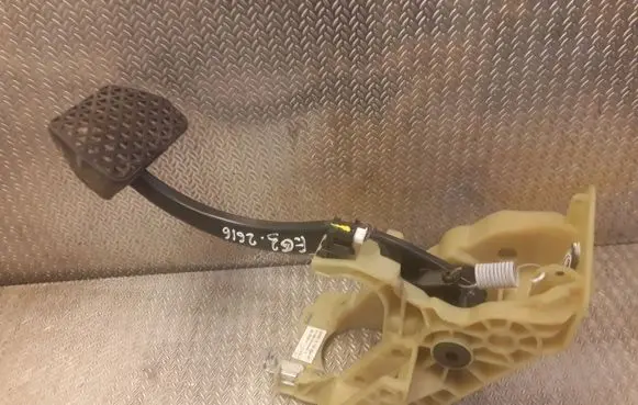 BMW 6 E63 E64 Brake pedal 6760834