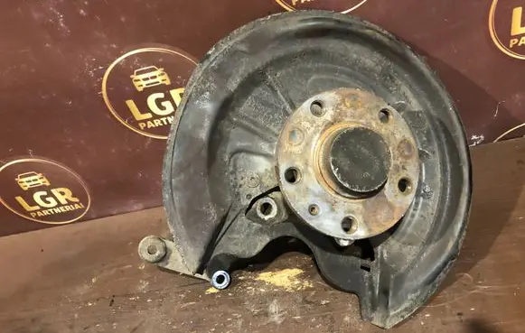 Rear wheel hub spindle/knuckle