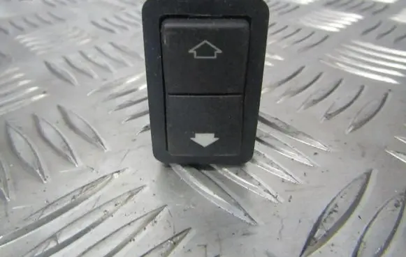 BMW 5 E39 Electric window control switch 8368974