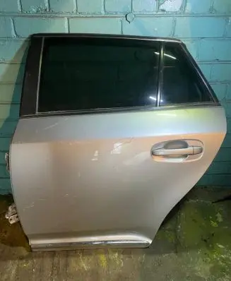 Toyota Avensis T270 Rear door