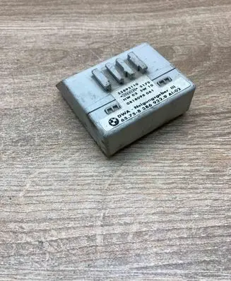 BMW 5 E39 Alarm relay 8386932 55892110
