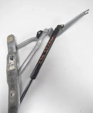 Tailgate/trunk/boot hinge