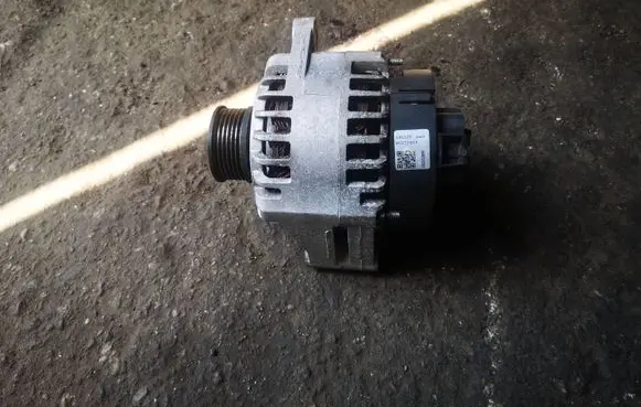 Suzuki SX4 Generator/alternator P0372909 161105