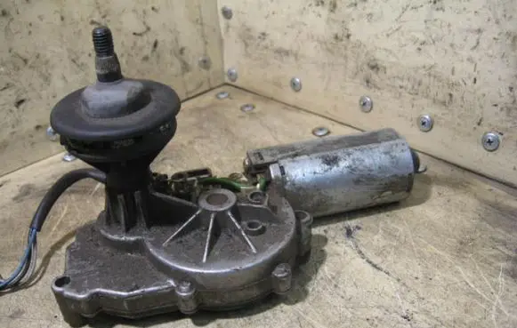 Renault Megane I Rear window wiper motor 7700838379