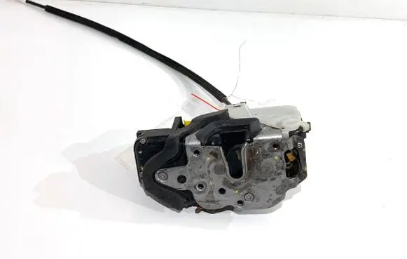 Opel Insignia A Front door lock 13579622
