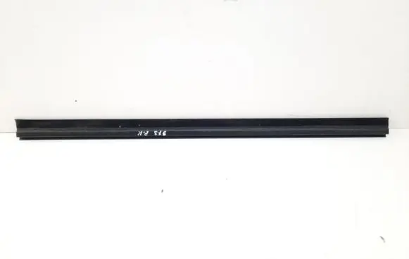 Jeep Wrangler Rubber seal front door window/glass 55395710