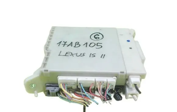 Lexus IS 220D-250-350 Fuse box set 8273053051 BEZPIECZNIKOW