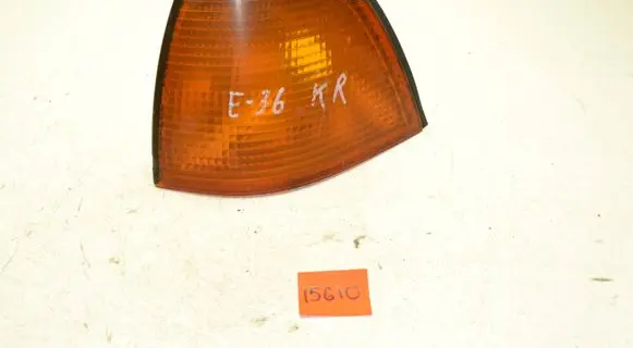 BMW 3 E36 Front indicator light 1387043 155051 0152606