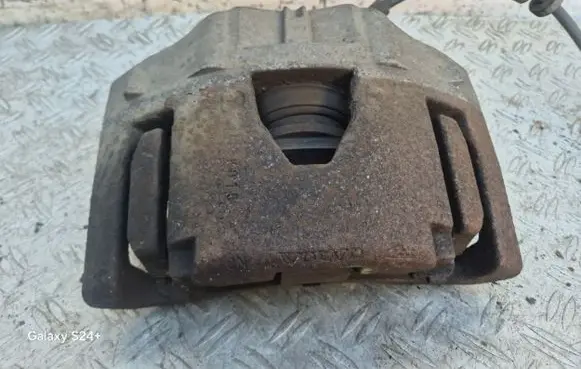 Volvo XC90 Front brake caliper 30657303