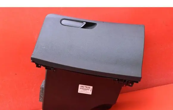 Glove box