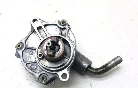 Mercedes-Benz C W203 Vacuum pump A6112300065